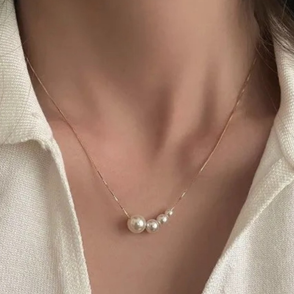 NWOT Pearl Gold Minimalist Necklace